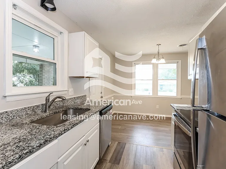 1516493_005_kitchen_5.jpg
