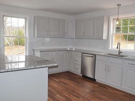4th image of 153 Main St