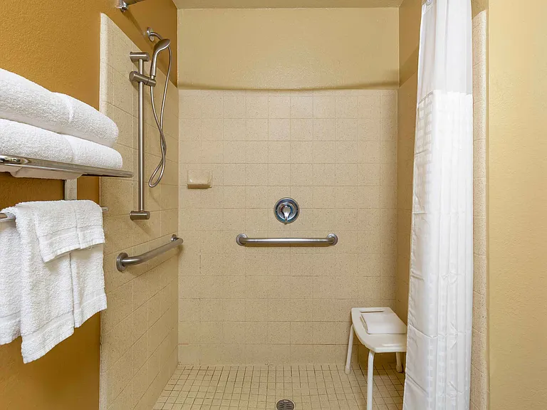 Studio Suite - 2 Full Beds