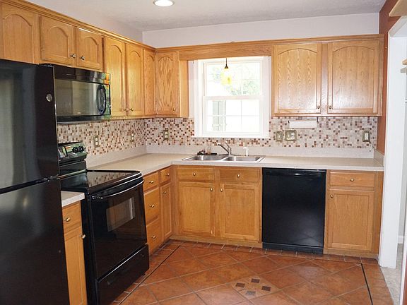 5th image of 424 Meghann Dr