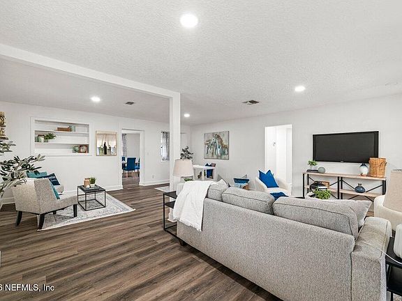 3rd image of 6731 SANS SOUCI Road