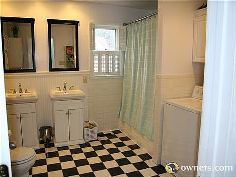 Bathroom/Laundry Room