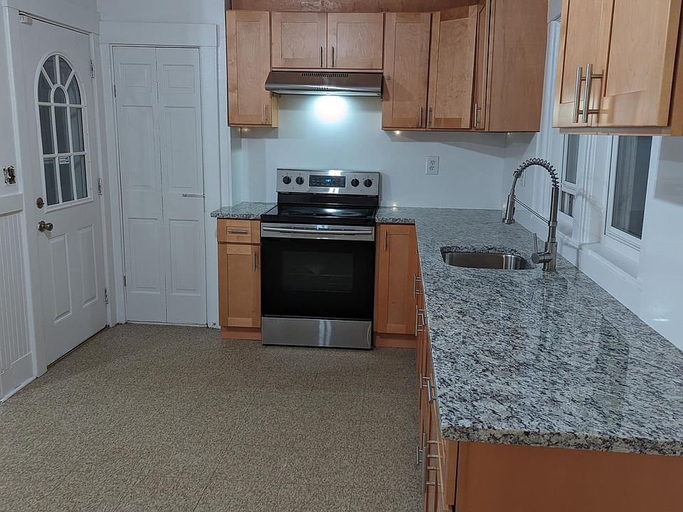 New kitchen cabinets , new granite countertops, quartz backsplash.