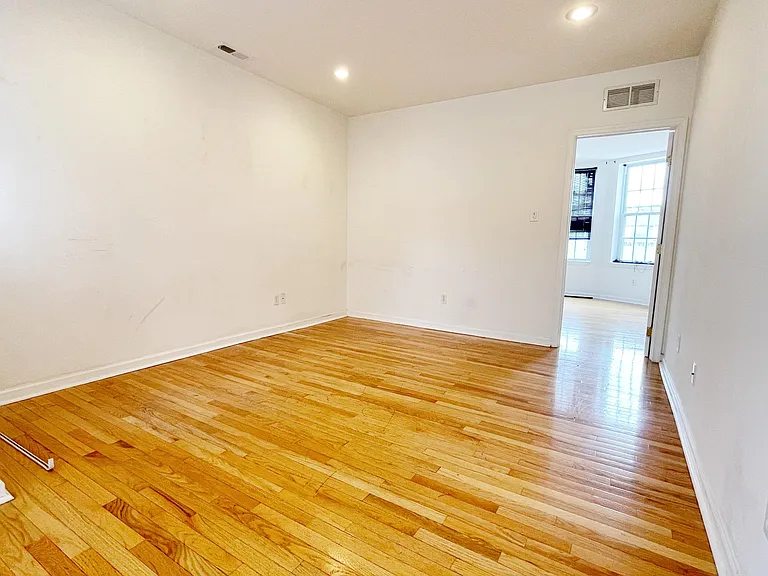2403 S Broad St — Photo 10
