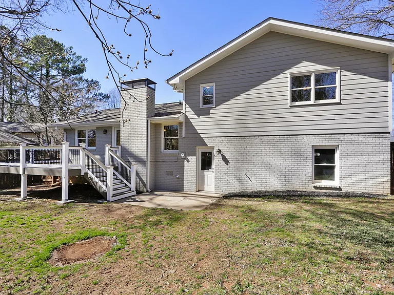 220 Mansell Cir — Photo 24