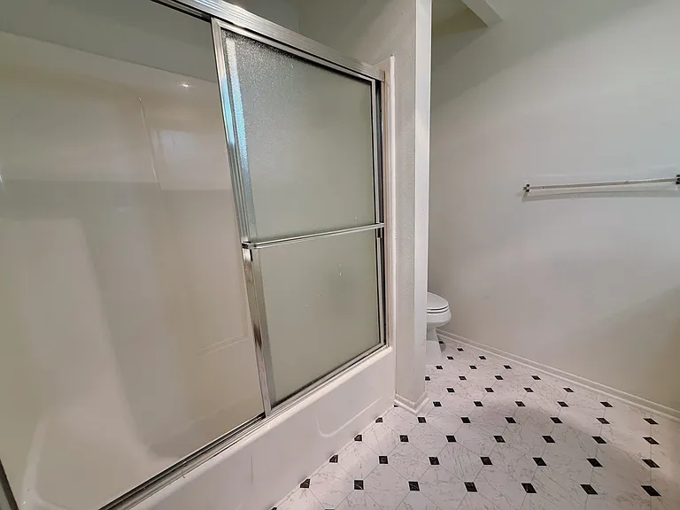 475 W Walnut St — Photo 26