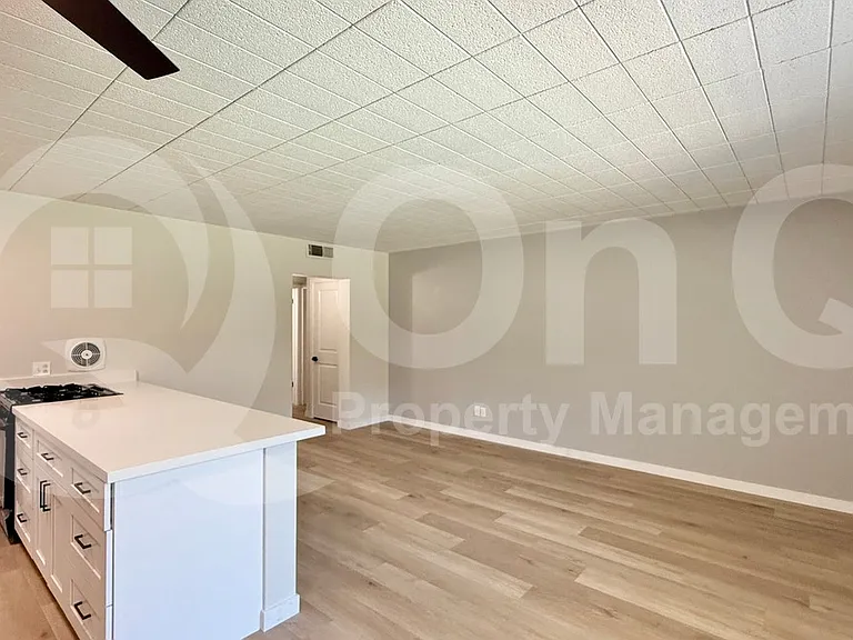 25 E Eva St #10 — Photo 4