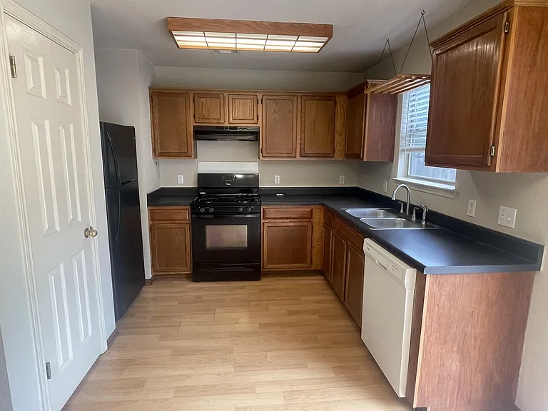 9236 Vigen Cir — Photo 4