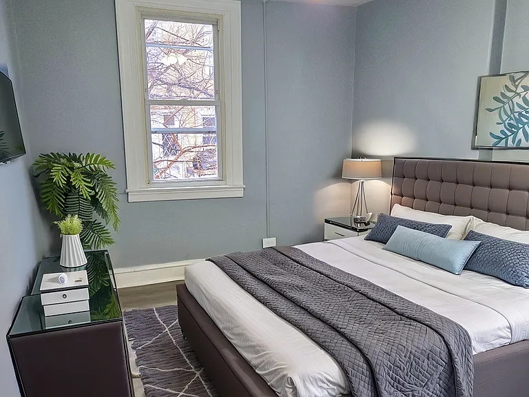Large 1 bedroom, virtual stagged