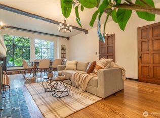 4204 11th Ave NE APT 8, Seattle, WA 98105