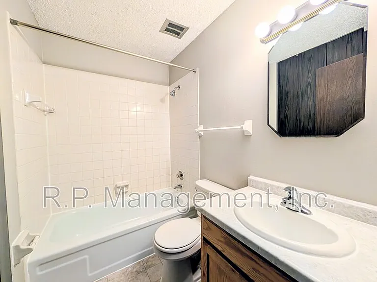 170 Wentworth Ave W #E — Photo 16
