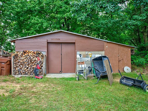 2nd image of 6605 Janet Dr