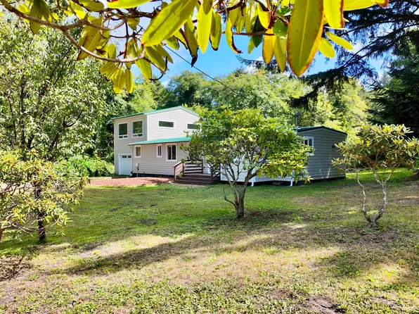 177 NE Brubaker St, Yachats, OR 97498