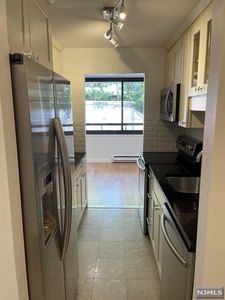 555 Gorge Rd APT 2H, Cliffside Park, NJ, 07010