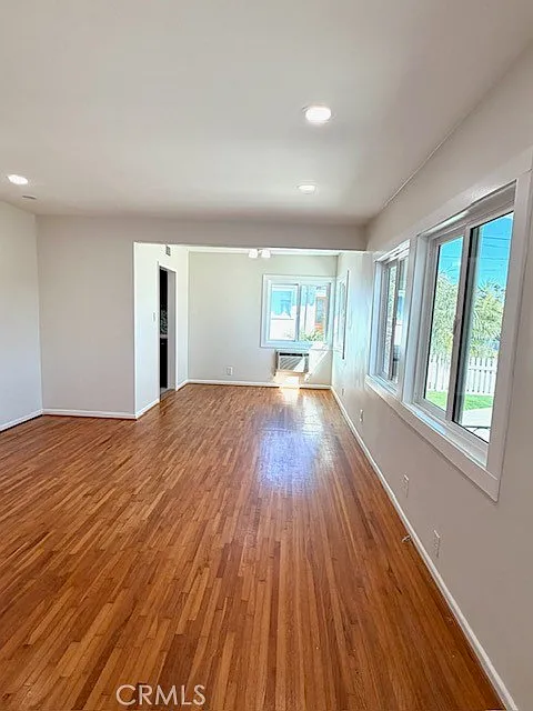 3 bed, 1309 sqft, $4,500 — Photo 3