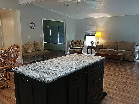 4th image of 301 Cypress Sq