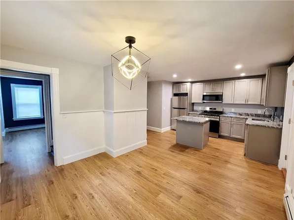 7 Greystone Ave, North Providence, RI 02911