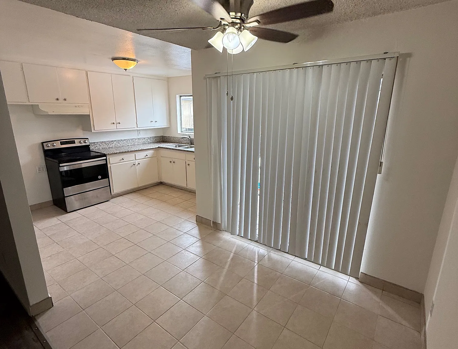 Royal Wyandotte Apartments — Photo 3