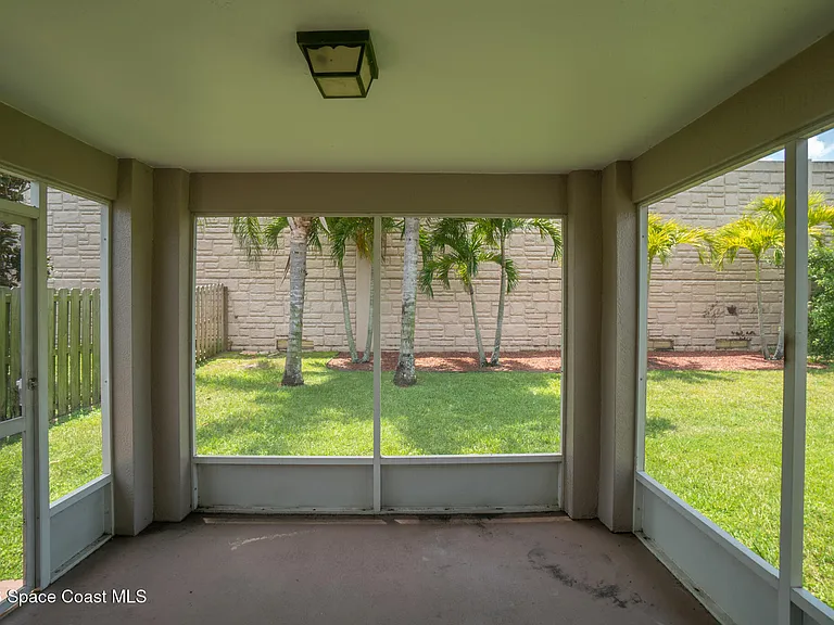 2467 Deercroft Dr — Photo 9