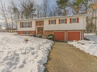 11 Weatherwax Rd, Wynantskill, NY 12198
