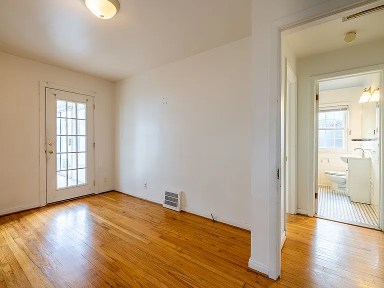 1423 Hollywood Ave — Photo 12