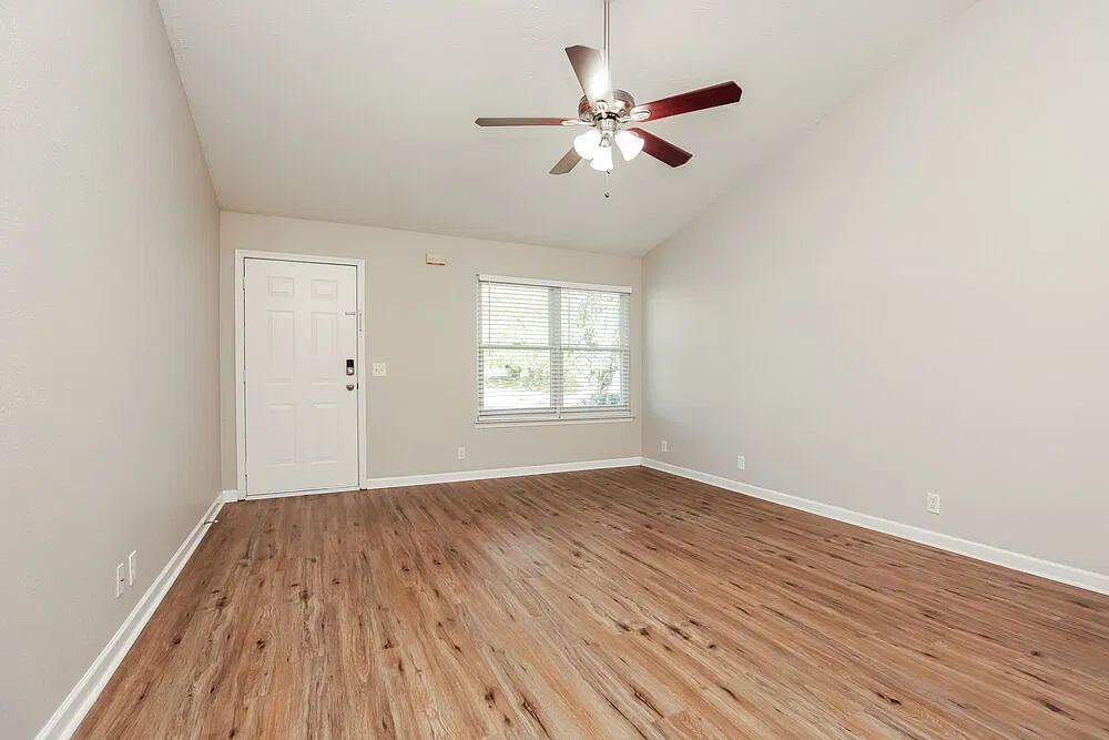 3 bed, 2.0 bath, 1228 sqft, $2,225 — Photo 4