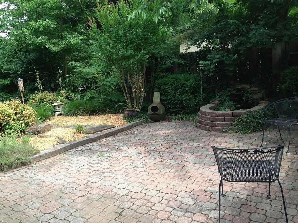 Side Courtyard