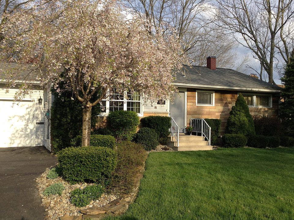 1st image of 93 Hood Dr