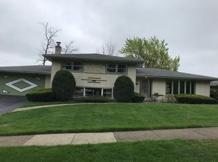 8853 Hillside Dr, Hickory Hills, IL 60457