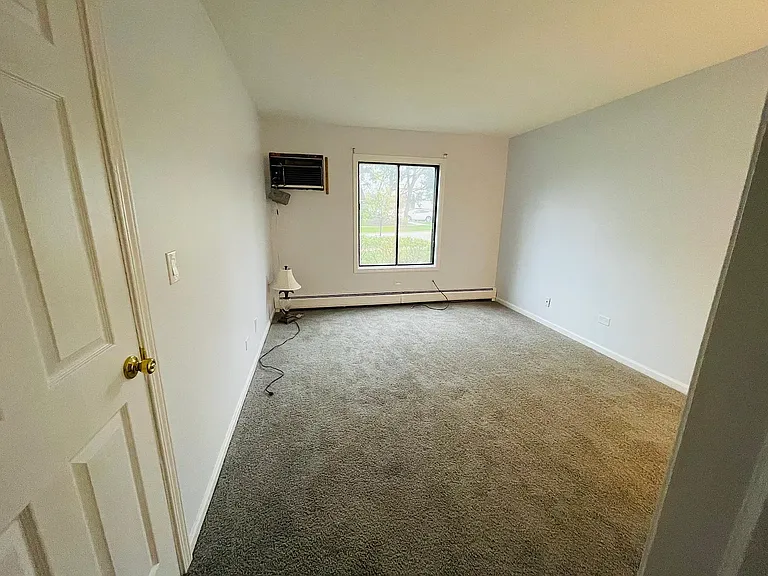 995 S Ct Of Shorewood #1B — Photo 12