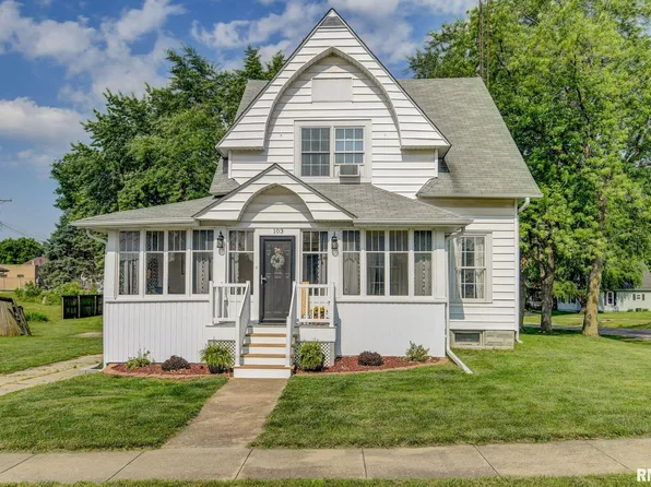 103 S 1st St, Divernon, IL 62530