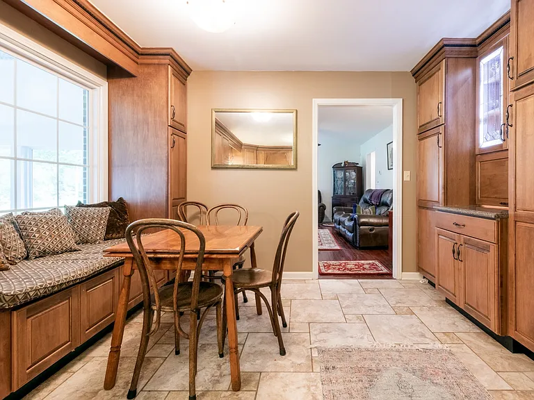 1735 Cedarcroft Dr — Photo 23