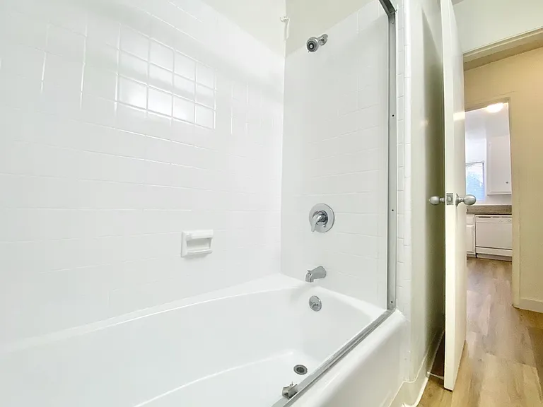 11924 Montana Ave. — Photo 14