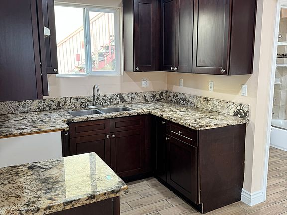 5th image of 2854 Ardmore Ave #B
