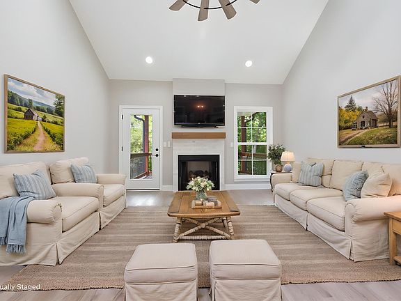 5th image of 232 Sugartree Ln