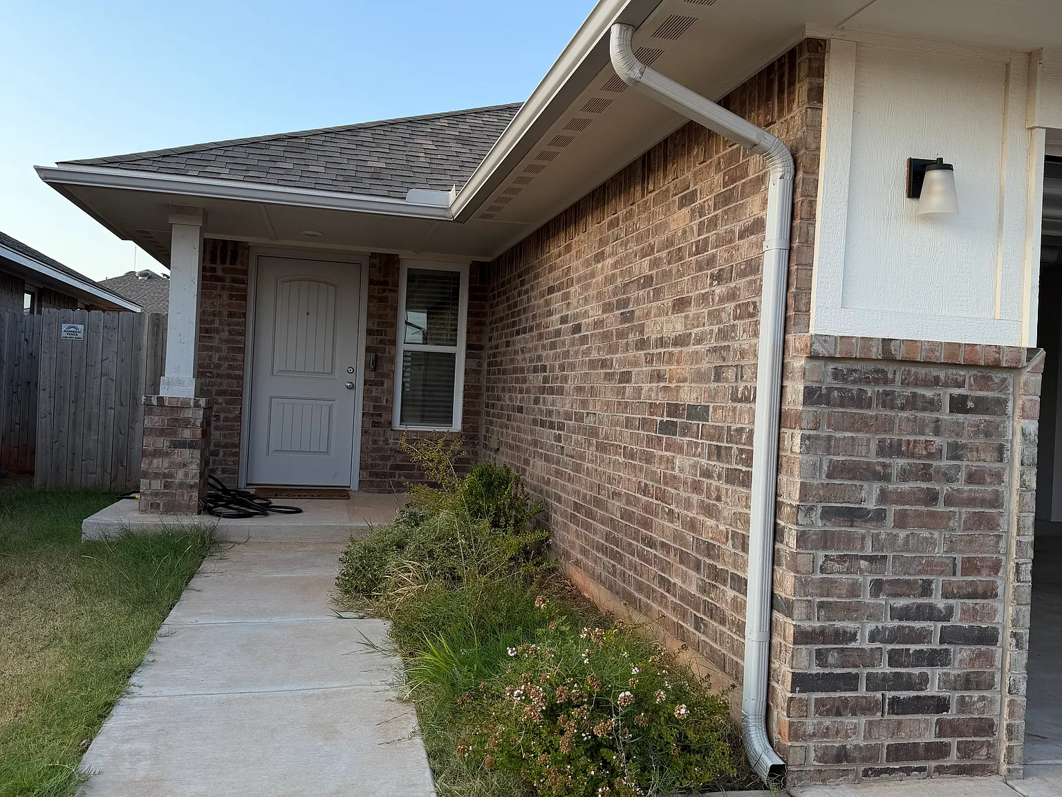 3 bed, 1257 sqft, $2,000 — Photo 2