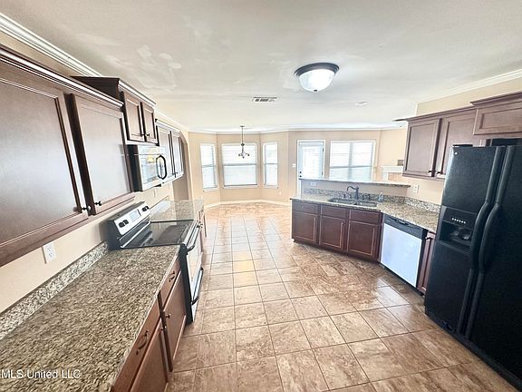 4th image of 13470 Lapstone Ln