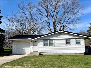 121 E Steidl Rd, Paris, IL 61944