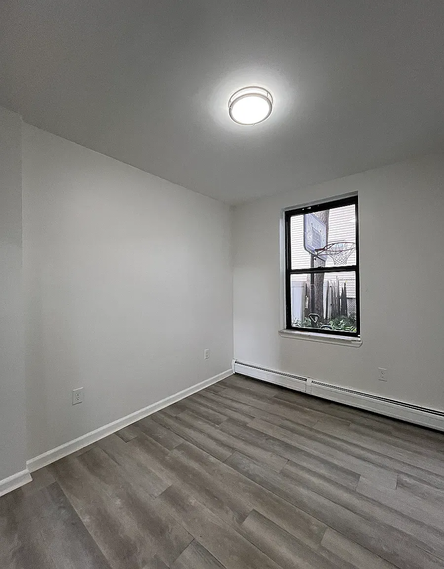 2 bed, 800 sqft, $2,000 — Photo 2