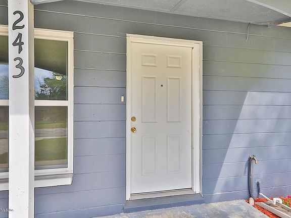 3rd image of 243 BLAIRMORE Boulevard E