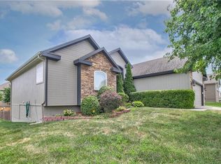1001 SW Eagle Dr, Oak Grove, MO 64075