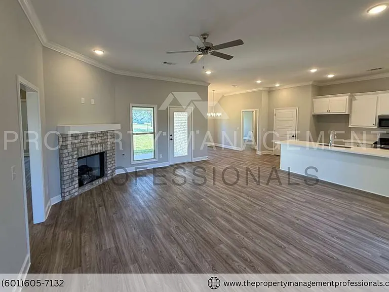 563 Patrick Farms Dr — Photo 6