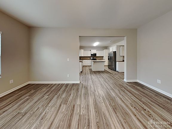 4th image of 3648 Creekside Dr