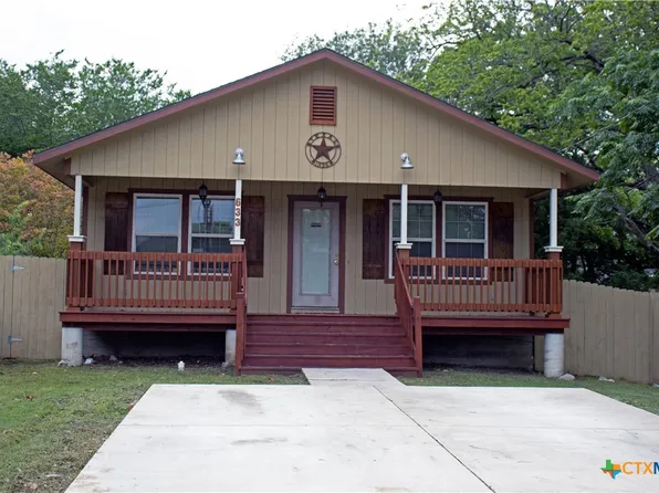 633 S Commerce St, Lockhart, TX 78644