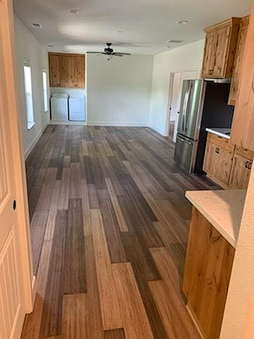 2nd image of 945 W 9th St
