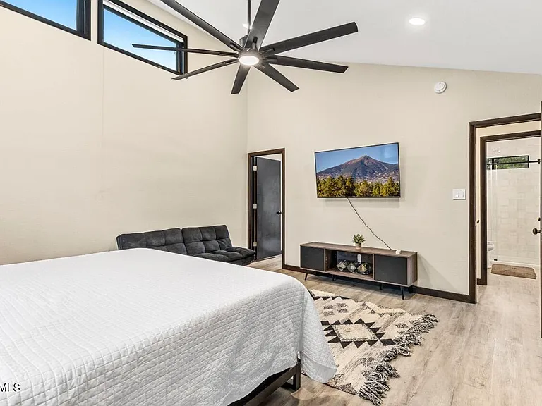 2803 N Carefree Cir — Photo 18
