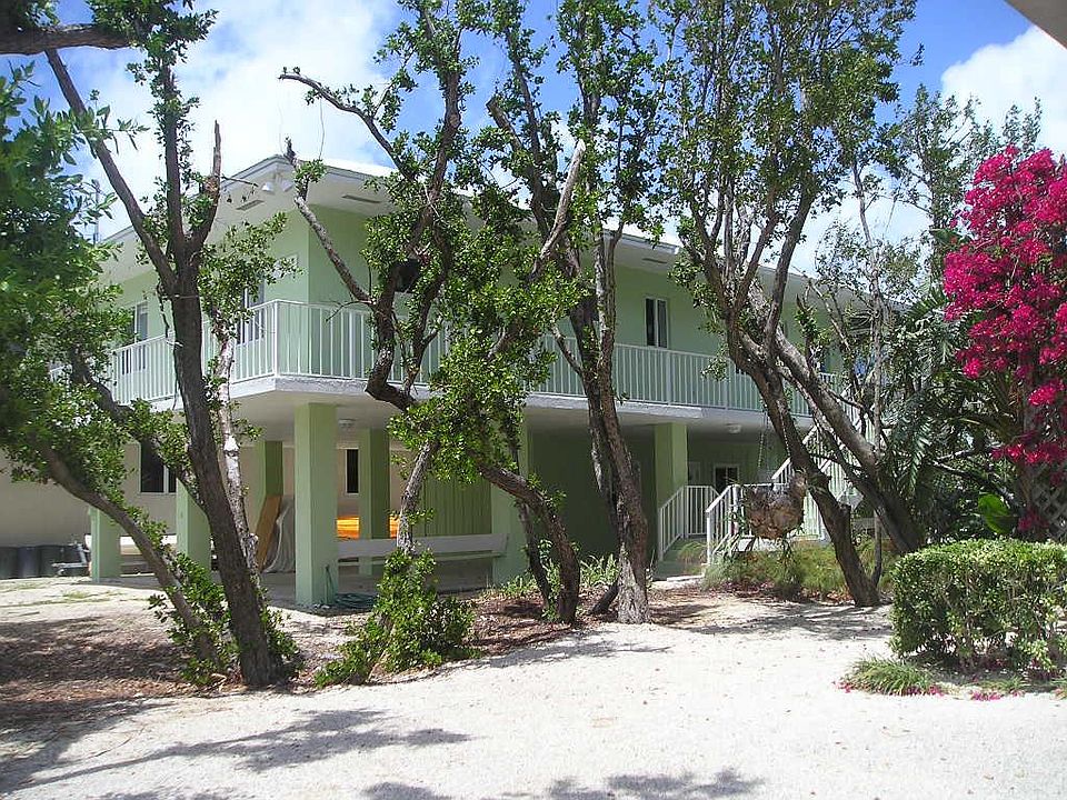 1st image of 327 Woods Ave