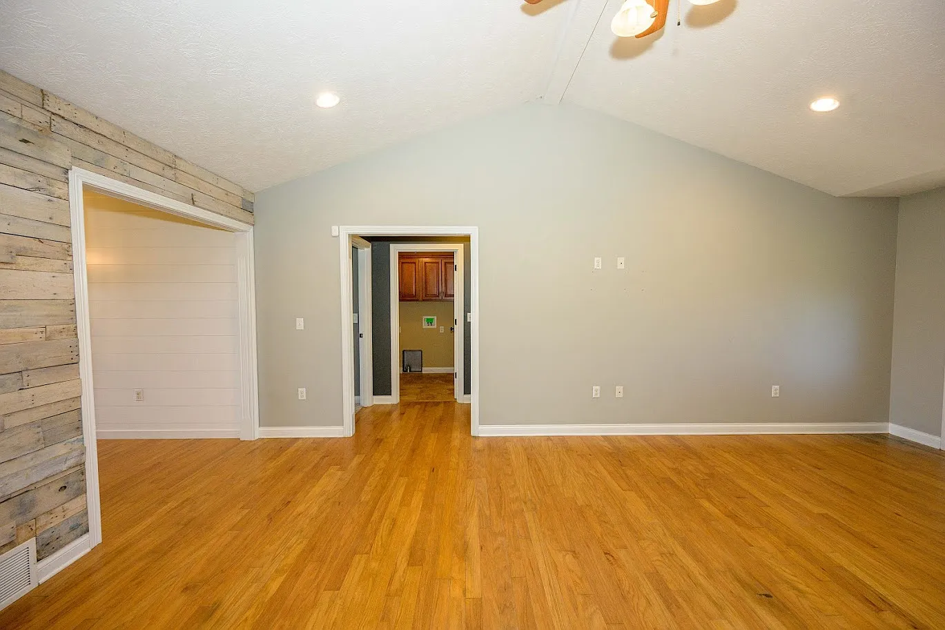 4 bed, 2.5 bath, 2083 sqft, $2,300 — Photo 3