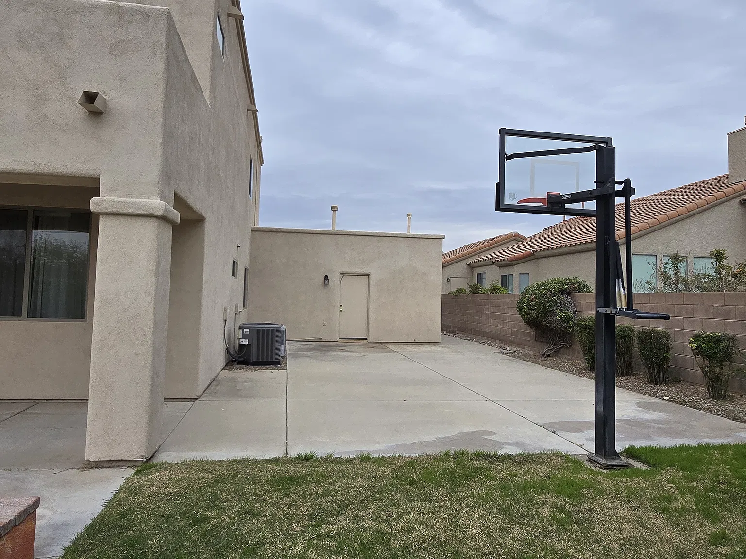 6 bed, 3400 sqft, $3,600 — Photo 4