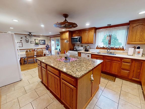 3rd image of 426 Duman Rd